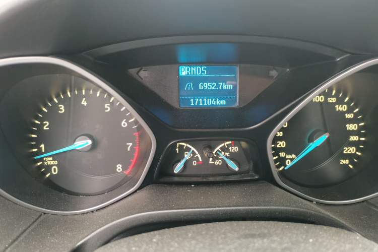 Used Ford Focus 2015 Hatchback 1.6L Automatic Comfort Model Odometer Close Up