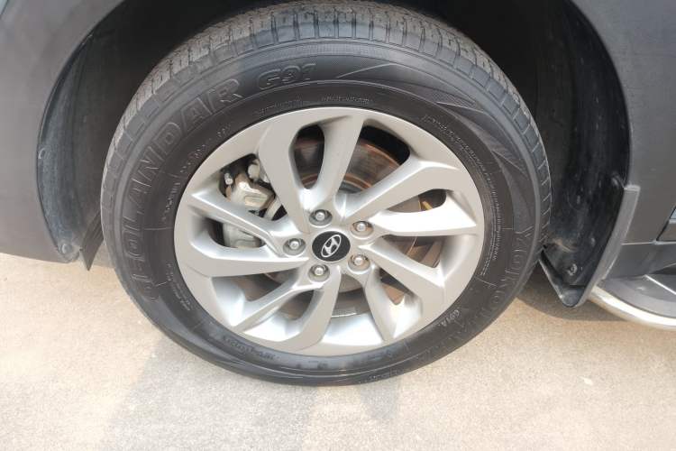 Used Hyundai Tucson 2015 1.6T Dual-Clutch Two-Wheel-Drive Smart Model Exterior 4