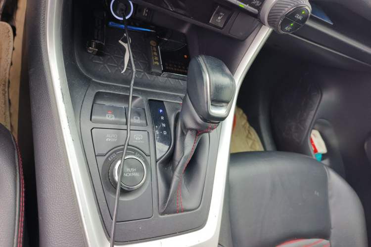 Used Toyota RAV4 Rongfang Plug-in Hybrid 2021 2.5L Two-Wheel Drive Elite Pro