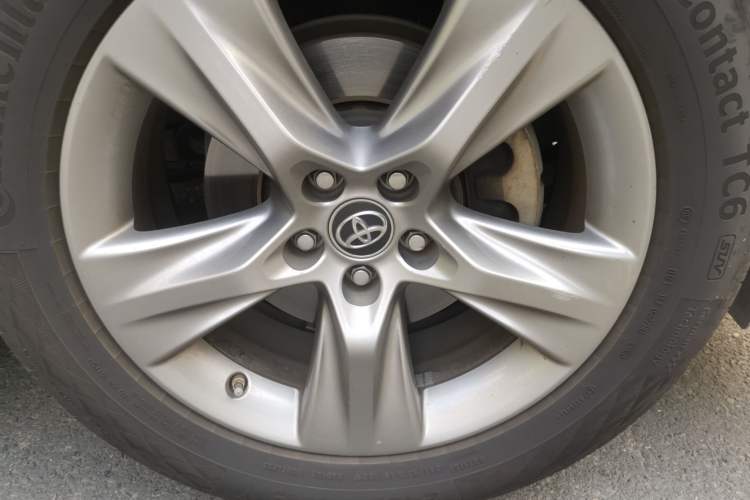 Used Toyota Highlander 2018 2.0T Four-Wheel Drive Luxury Version 7 Seats China VI Standard
