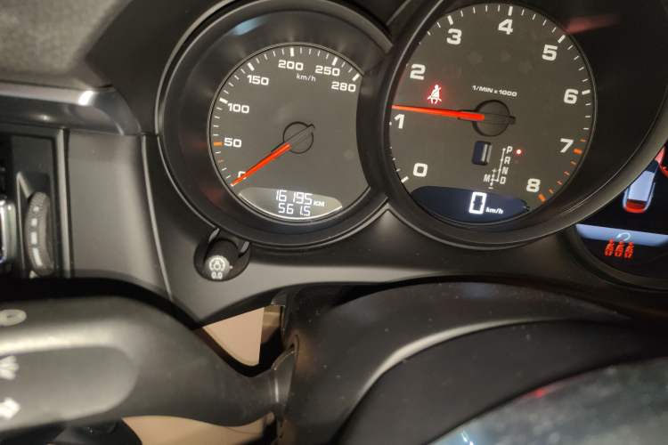 Used Porsche Macan 2021 Macan 2.0T Odometer Close Up