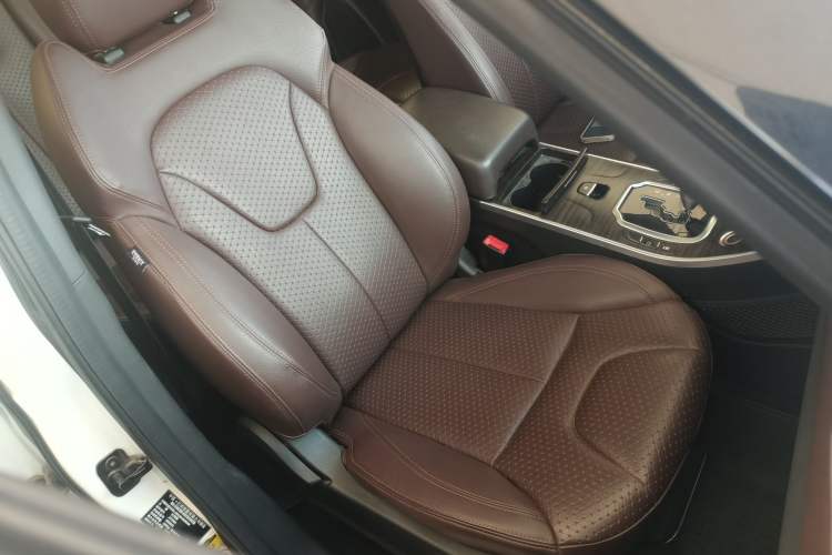 Used Land X7 2015 2.0T Panoramic Prestige Edition
