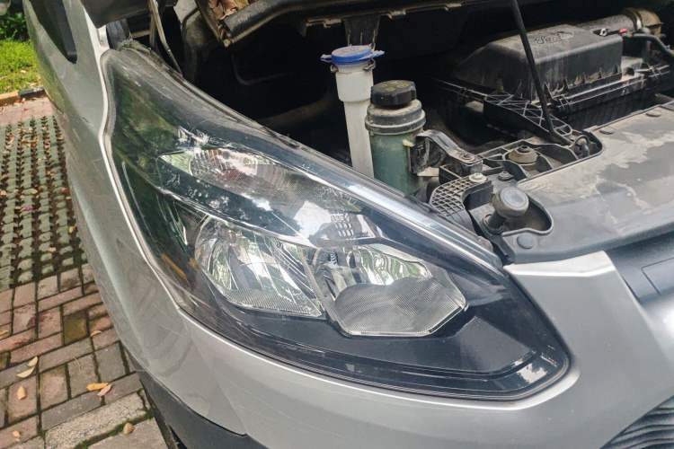 Used Ford Transit 2019 2.0T Diesel Multi-Purpose Commercial Vehicle Mid-Drive Mid-Roof 6-Seater China VI Standard