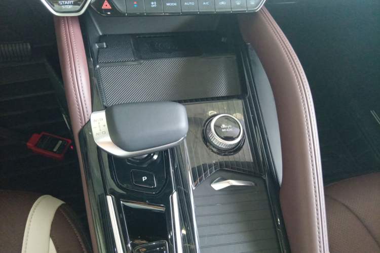 Used Geely Auto Monjaro L 2024 2.0TD High-Power Automatic Two-Wheel Drive Yunqi Version
