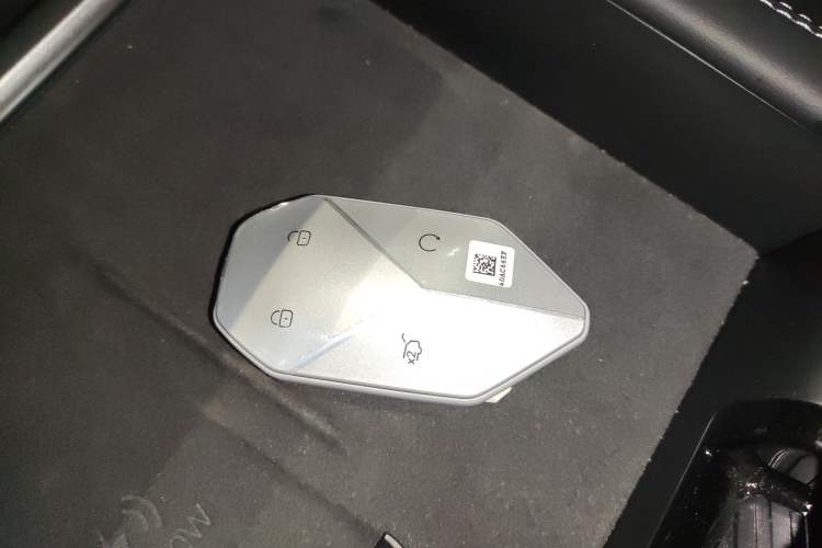 Used Formula Leopard Titanium 3 2025 501KM All-Wheel Drive Intelligent Driving Ultra Version
