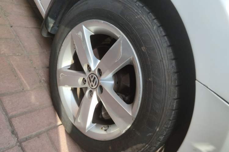 Used Volkswagen Santana 2015 1.6L Automatic Comfort Edition Right Front Wheel Hub