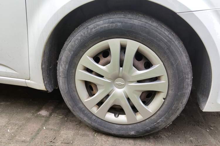Used Chevrolet Aveo Sonic 2014 Sedan 1.4SL AT Fashion Edition Right Front Wheel Hub