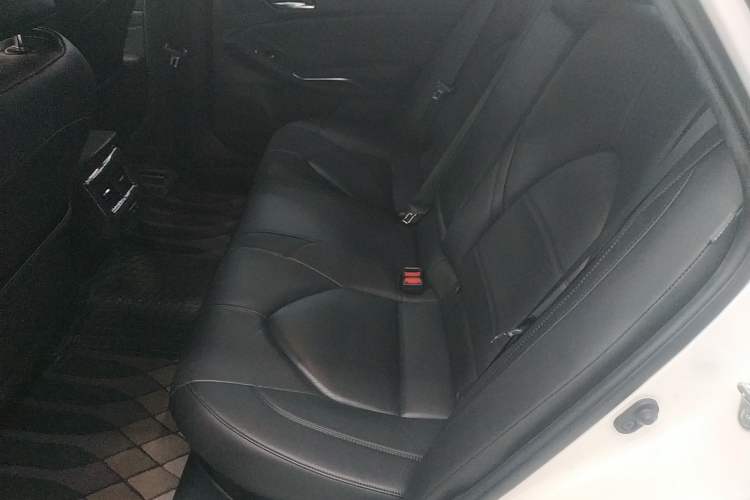 Used Toyota Avalon 2019 Dual-Engine 2.5L Luxury Edition China VI Standard