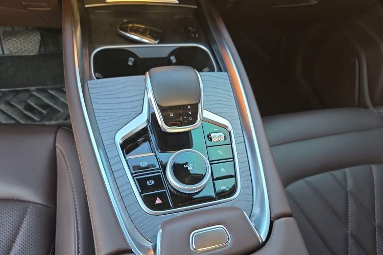 Used Chery Tiggo 8 PRO 2024 Champion Edition 290T Two-Wheel Drive Peak Version 5 Seats
