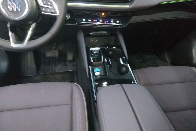 Used Buick Envision 2026 Model Equinox Plus 28T Two-Wheel-Drive Platinum Edition
