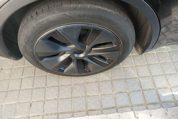 Used Tesla Model Y 2023 Rear-Wheel-Drive Version
