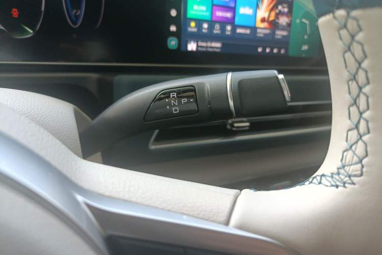 Used ORA Good Cat 2023 401 km Standard Range Luxury Version Lithium Iron Phosphate Gear Lever