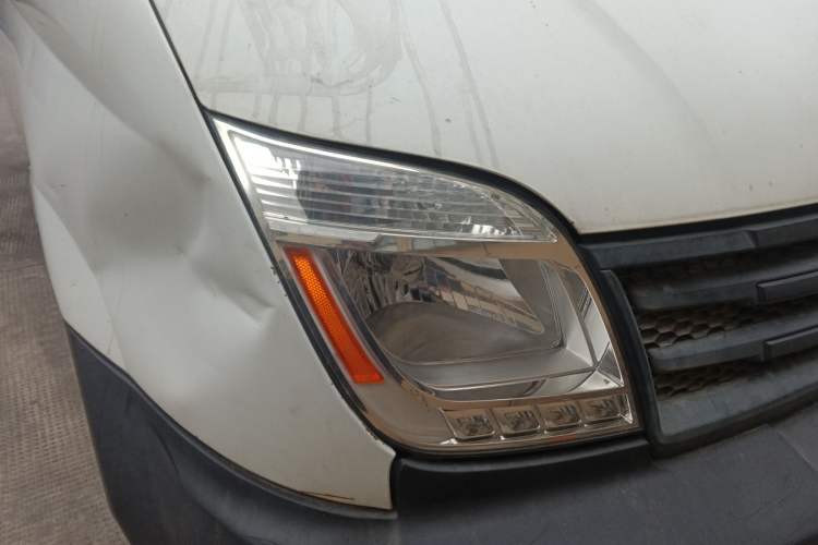 Used SAIC MAXUS Xintu V80 2014 2.5T Aotuntong Short Wheelbase Mid-Roof Model