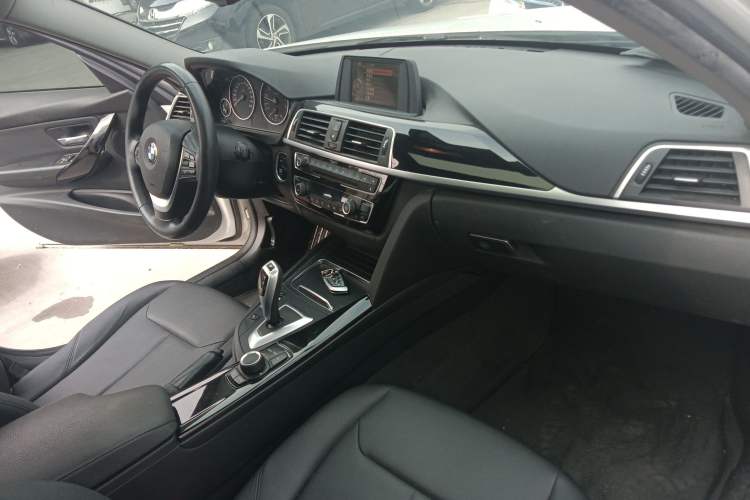 Used BMW 3 Series 2016 316i Fashion Model
