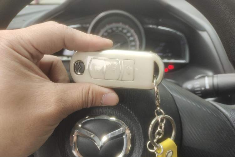 Used Mazda 3 Axela 2016 Sedan 1.5L Automatic Luxury Model