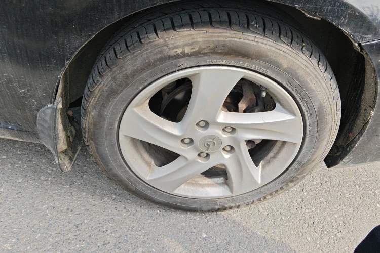 Used Haima Fumei 2012 Sedan 1.6L Automatic Flagship Edition Right Front Wheel Hub