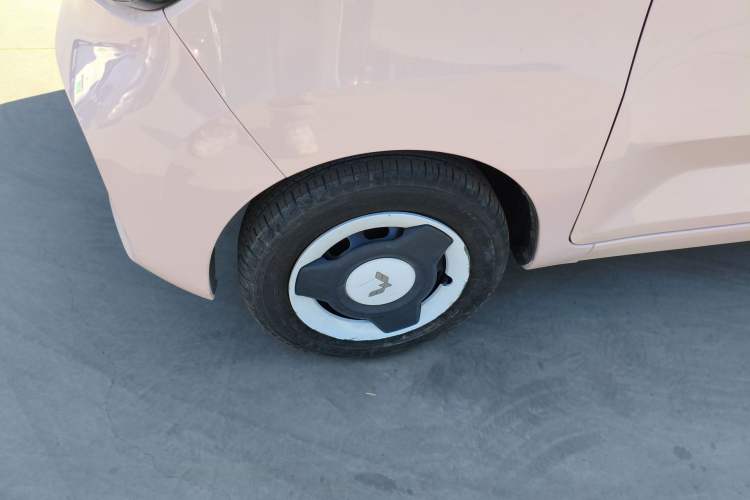 Used Wuling Hongguang MINIEV 2022 Macaron Premium Model – Lithium Iron Phosphate Left Front Wheel Hub