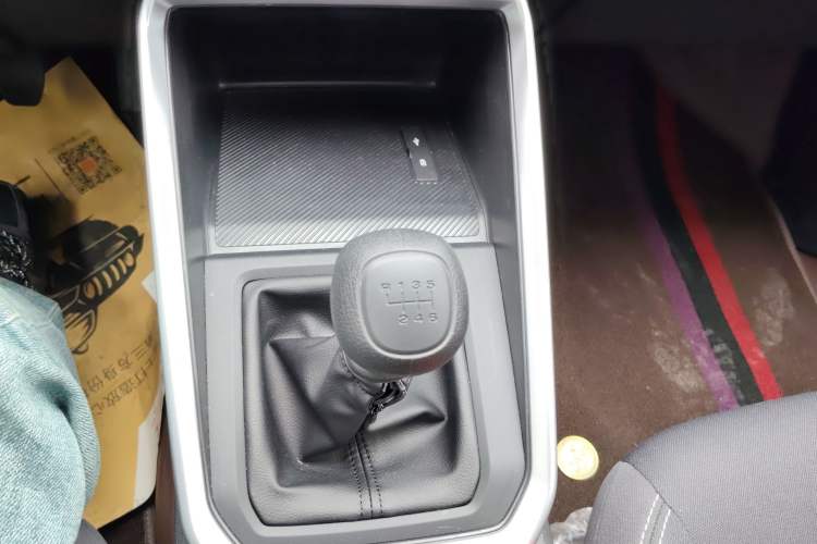 Used Wuling Alvez 2022 1.5L Manual Free-Style Model
