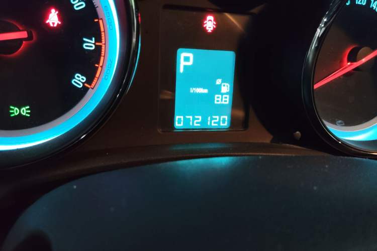 Used Buick GT 2014 XT 1.6L Automatic Comfort Edition Odometer Close Up