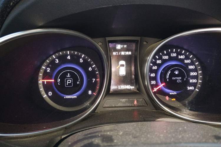 Used Hyundai Santa Fe 2015 2.0T Automatic Two-Wheel Drive Smart Version 5 Seats