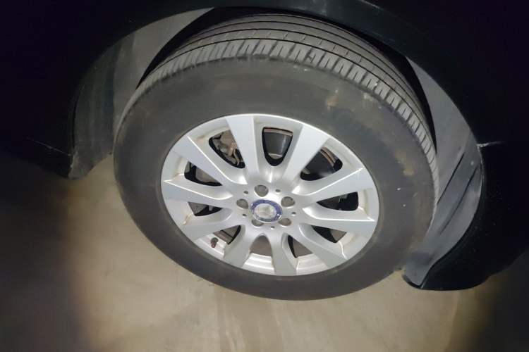 Used Mercedes-Benz R-Class 2017 R 320 4MATIC Business Edition Prestige Model Right Front Wheel Hub