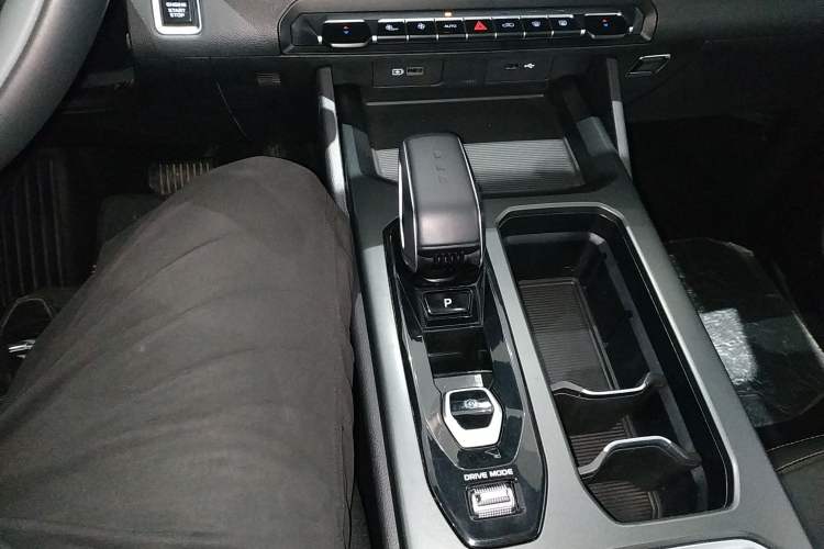 Used Geely Auto Haoyue L 2023 2.0T DCT Prestige Edition