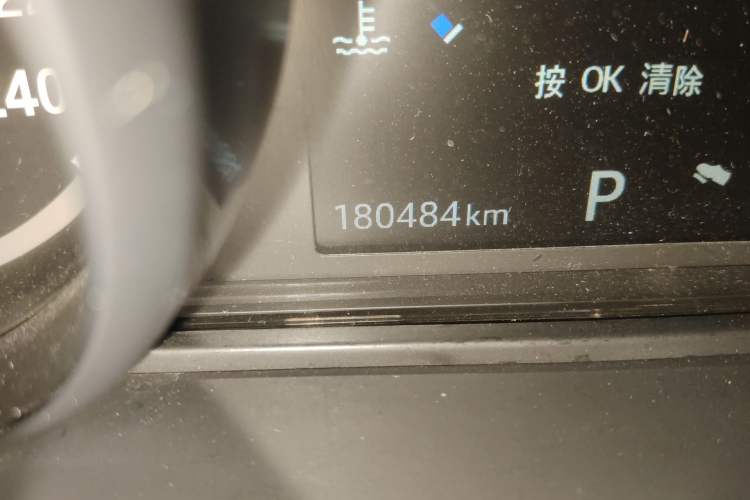 Used Land Rover Discovery Sport 2017 2.0T SE Odometer Close Up