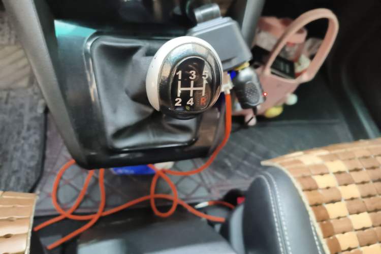 Used BYD S6 2014 2.0L Manual Luxury 5-Seater
