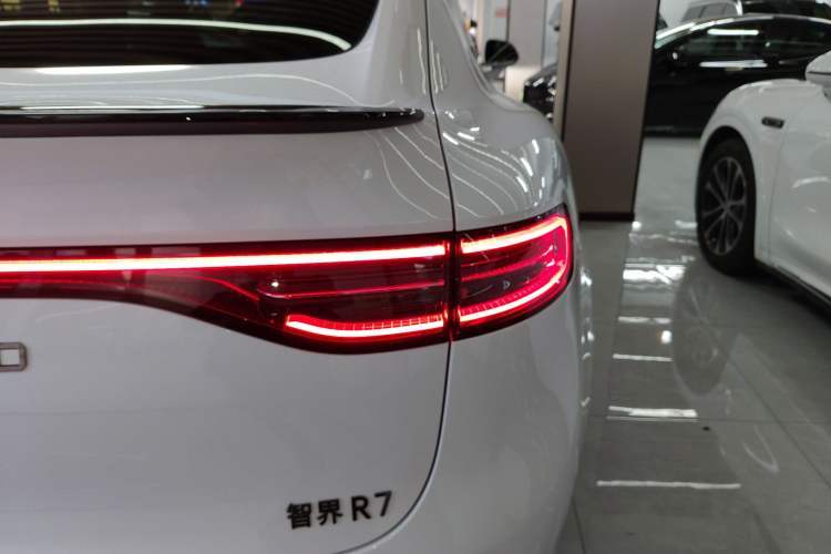 Used Hima Luxeed R7 2024 All-Electric 736 km Ultra Right Rear Taillight