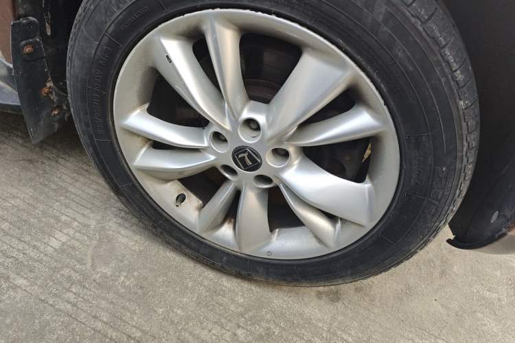 Used Luxgen Great 7 SUV 2011 2.2T Two-Wheel Drive Smart Version Right Front Wheel Hub