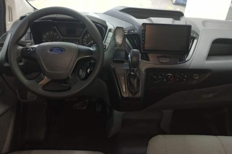 Used Ford Transit 2019 2.0T Gasoline Automatic Multi-Function Commercial Vehicle Short Wheelbase Low Roof 6-Seater China VI Standard