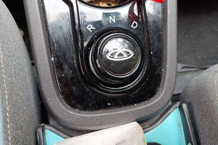 Used Chery Little Ant 2022 Revised Version Sweet Pink Edition Half-Sugar Version Lithium Iron Phosphate 30.7 kWh 30 kW 301 km Gear Lever