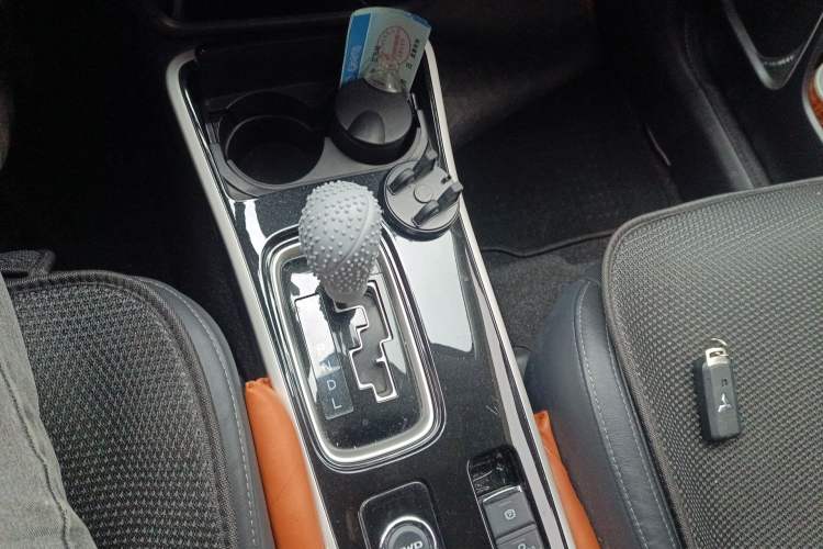 Used Mitsubishi Outlander 2019 2.4L 4x4 Zhi Xiang Edition 5 Seats China VI Standard Gear Lever