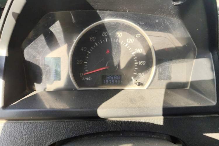 Used FAW Jiabao V75 2015 1.0L Standard Version DAM10AR