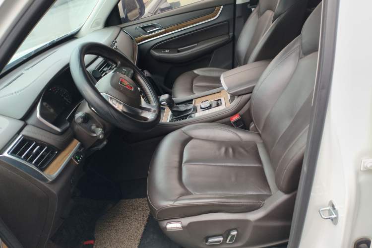 Used Roewe RX8 2018 30T Smart Connectivity All-Wheel Drive Supreme Edition Left Front Seat