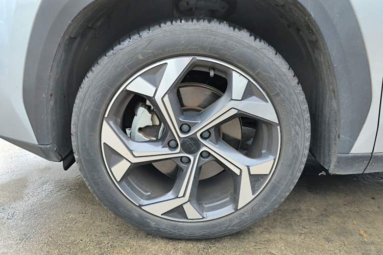 Used Geely Auto FX11 2023 1.5TD DCT Prestige Edition Left Front Wheel Hub