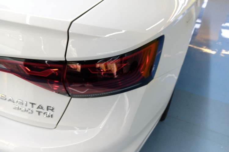 Used Volkswagen Sagitar 2026 Model 30 Million Units Selected 300TSI DSG Surpassing Edition Right Rear Taillight