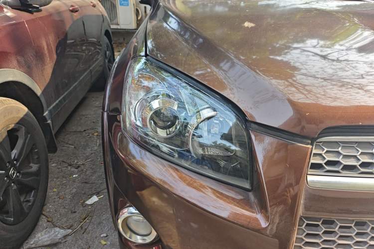 Used Toyota RAV4 2012 Luxurious Edition 2.0L Automatic All-Wheel Drive
