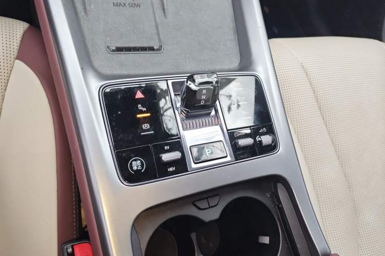 Used BYD Seal 07 DM-i 2025 DM-i 1.5L 125km Luxury Model Gear Lever