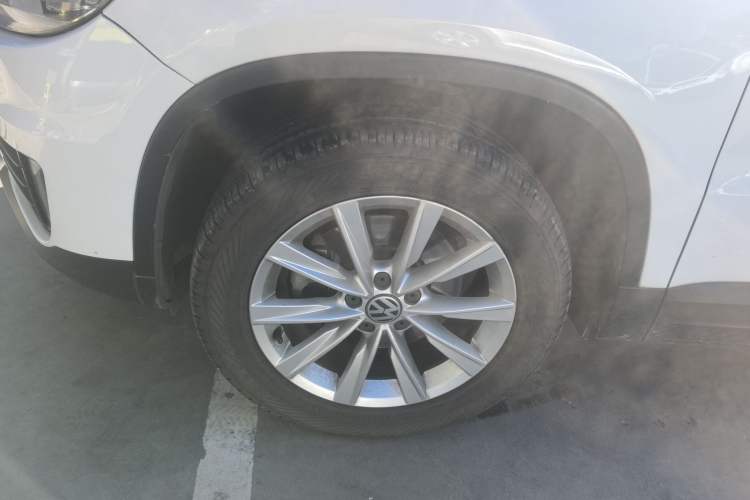 Used Volkswagen Tiguan L 2016 280TSI Automatic Two-Wheel Drive Silk Road Comfort Edition
