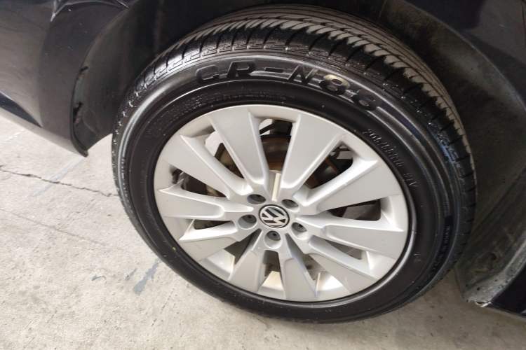 Used Volkswagen Lavida 2013 Restyled Classic 1.6L Manual Comfort Edition Right Rear Wheel Hub