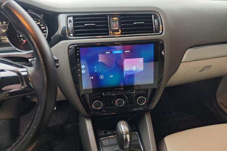 Used Volkswagen Sagitar 2015 230TSI Automatic Comfort Version Audio And AC Panel