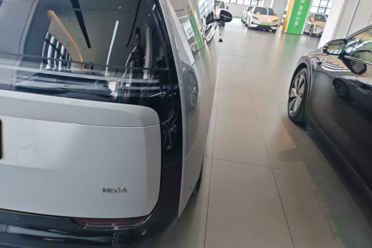 Used Li Auto MEGA 2025 Home Family Special Edition Right Rear Taillight