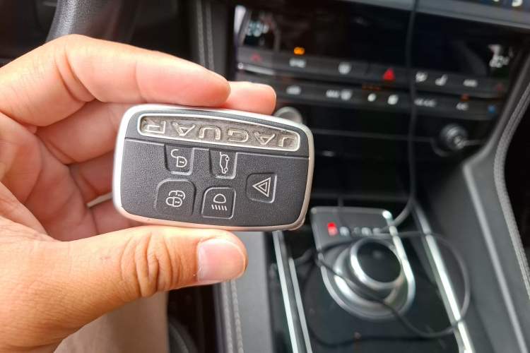 Used Jaguar F-PACE 2019 2.0T All-Wheel Drive R-Sport Sport Edition Vehicle Key