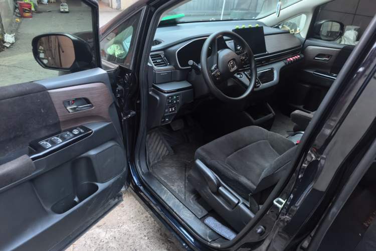 Used Honda Odyssey 2024 2.0L eHEV Sharp & Enjoy Edition
