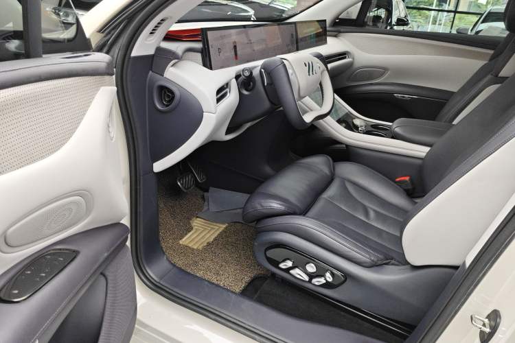 Used IM LS7 2023 90 kWh Elite All-Wheel-Drive Version Driver Seat