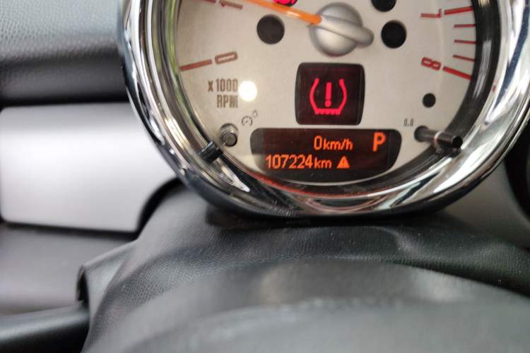 Used MINI Clubman 2011 1.6L COOPER Fun Odometer Close Up