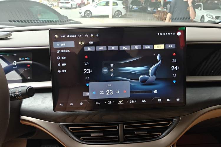 Used Denza D9 2022 DM-i 1040 Prestige Model
