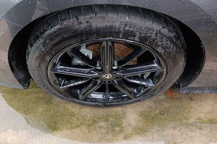 Used CHANGAN UNI-V 2022 1.5T Prestige Version Left Front Wheel Hub