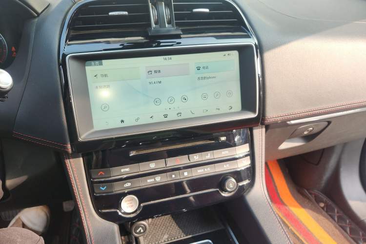 Used Jaguar F-PACE 2018 Restyled 2.0T All-Wheel-Drive R-Sport Sport Edition Audio And AC Panel